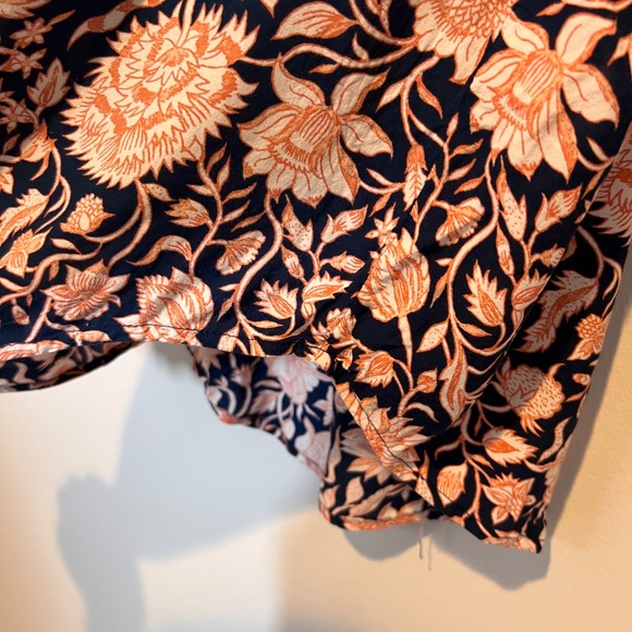 Lucky Brand Jemma Floral Smocked Peasant Top Navy Button Down Viscose Size Large - Picture 10 of 14